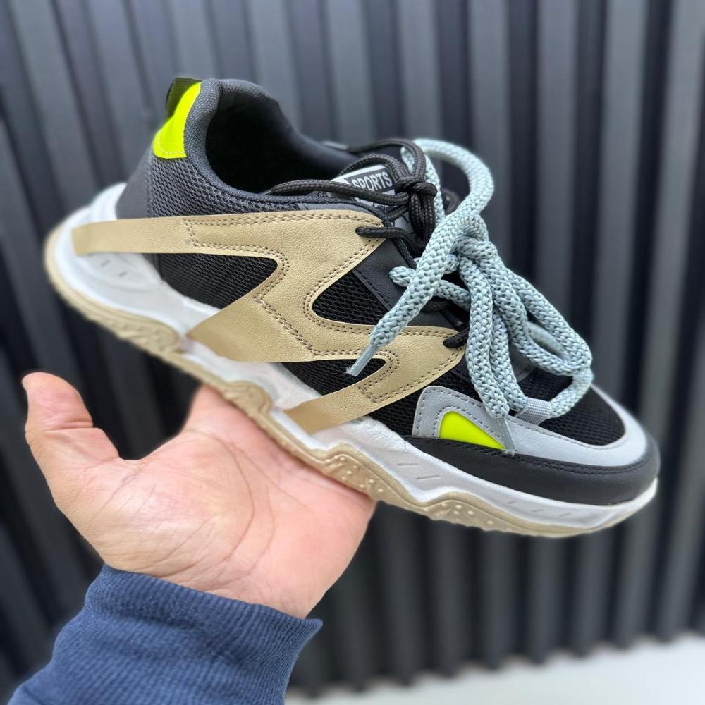 SPORTS SHOES 