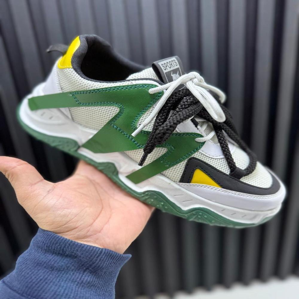 SPORTS SHOES 