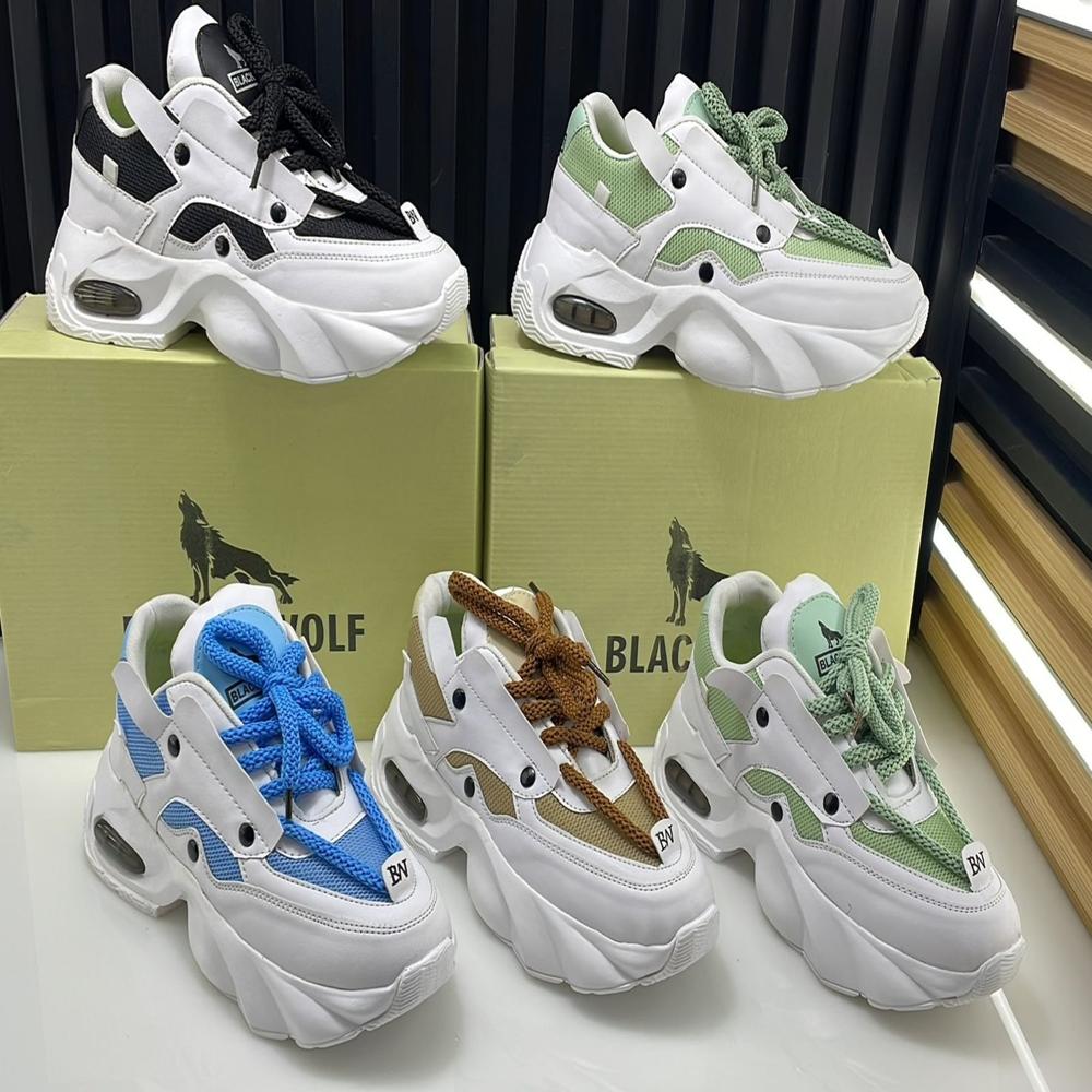 SPORTS SHOES 