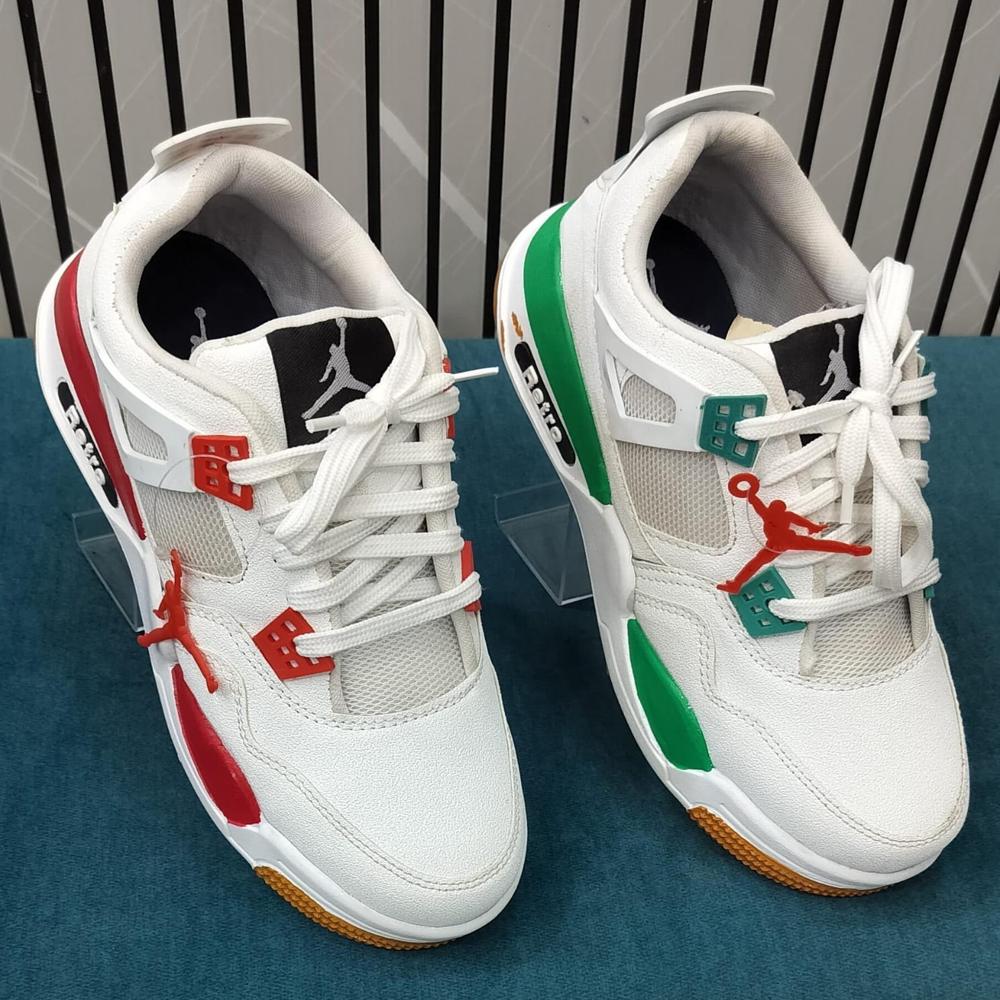 SPORTS SHOES 