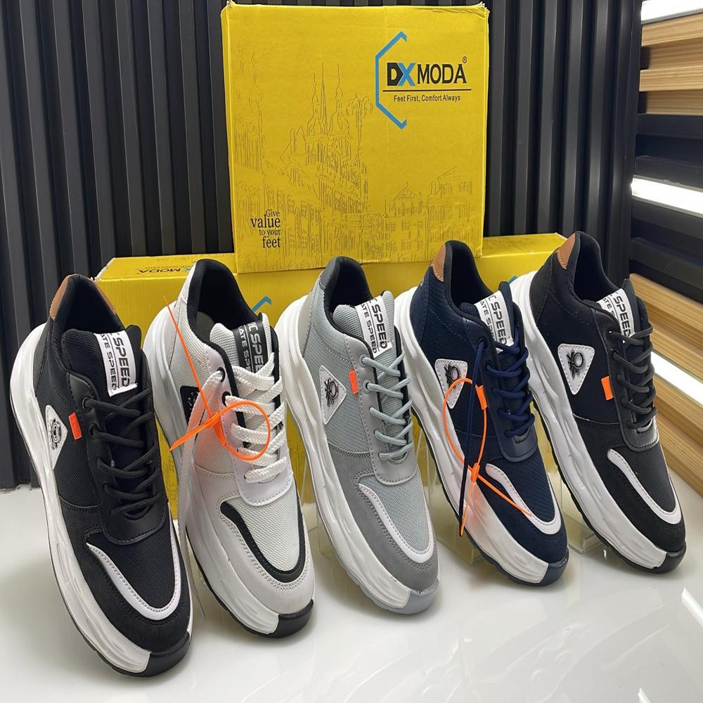 SPORTS SHOES 