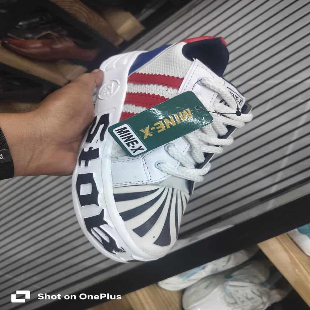 SPORTS SHOES 
