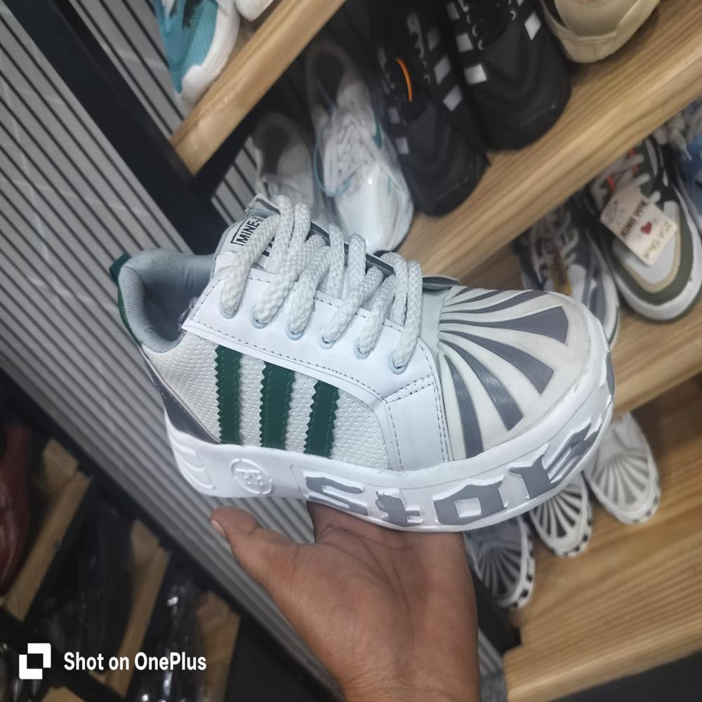 SPORTS SHOES 