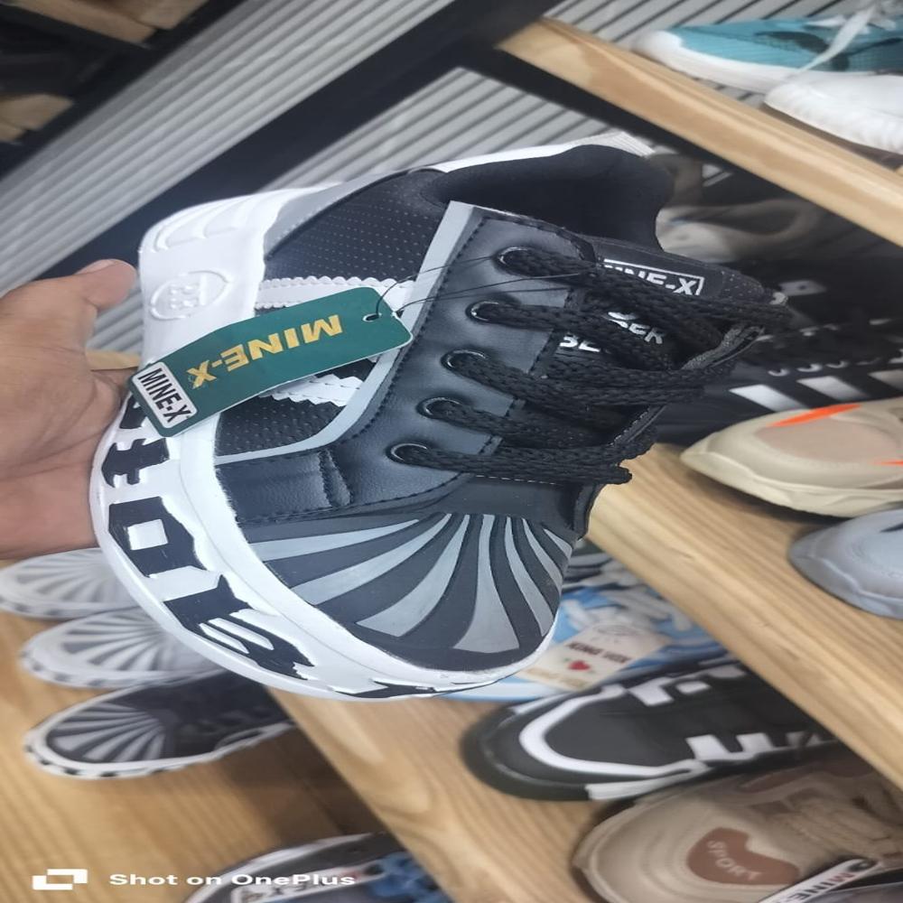 SPORTS SHOES 