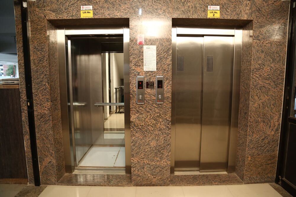 Elevator Door - Max. Lifting Height: 2100 Millimeter (Mm)
