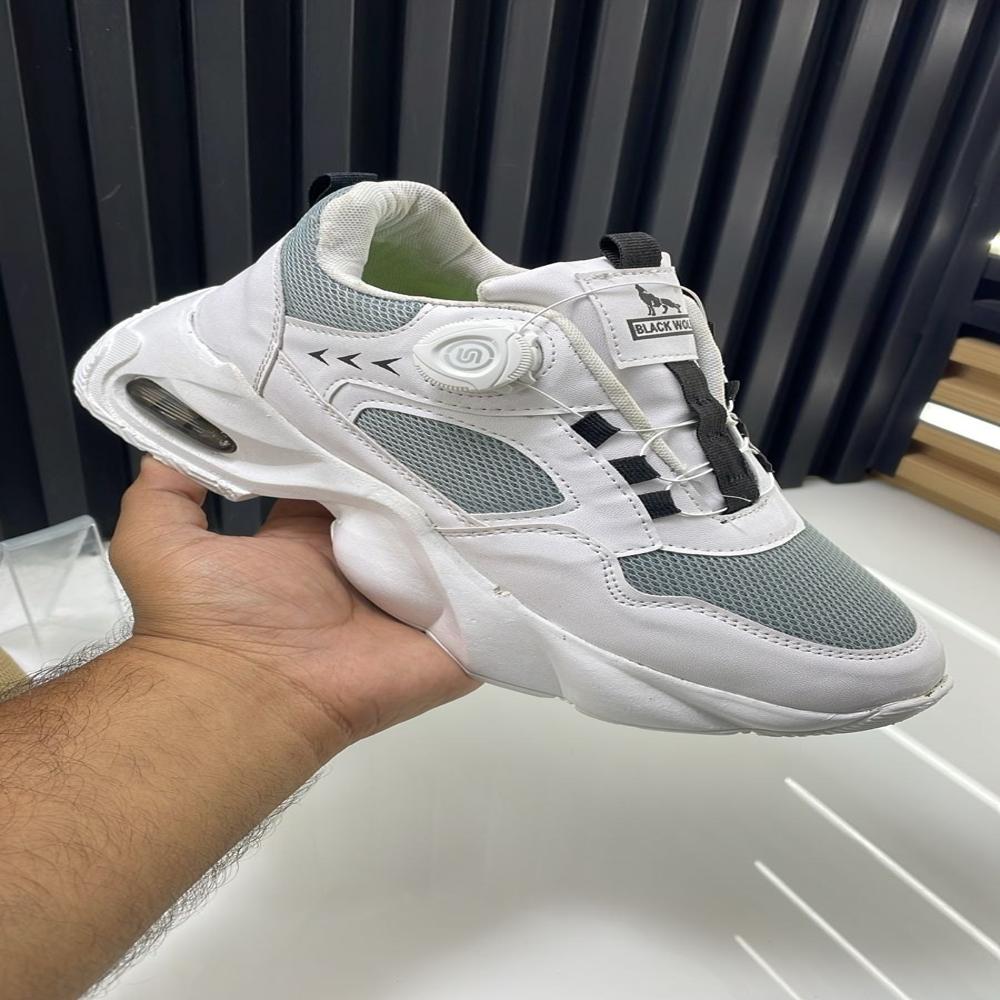 SPORTS SHOES 