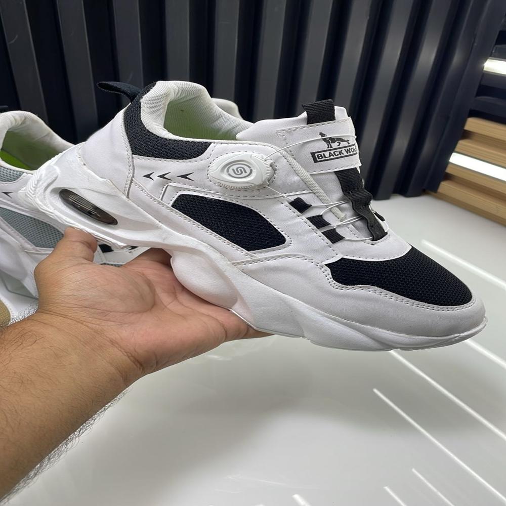 SPORTS SHOES 