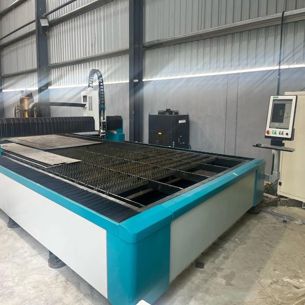 2 KW FIBER LASER CUTTING MACHINE