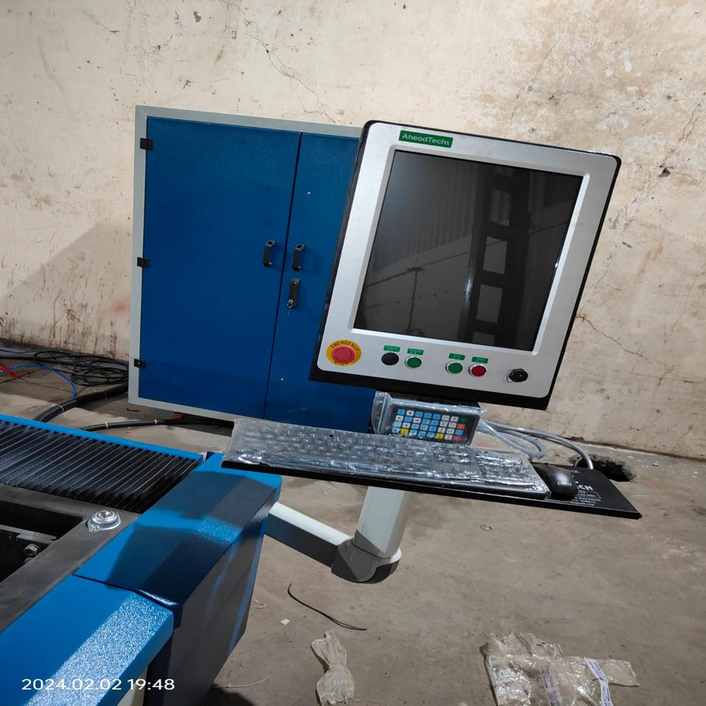 2 KW FIBER LASER CUTTING MACHINE