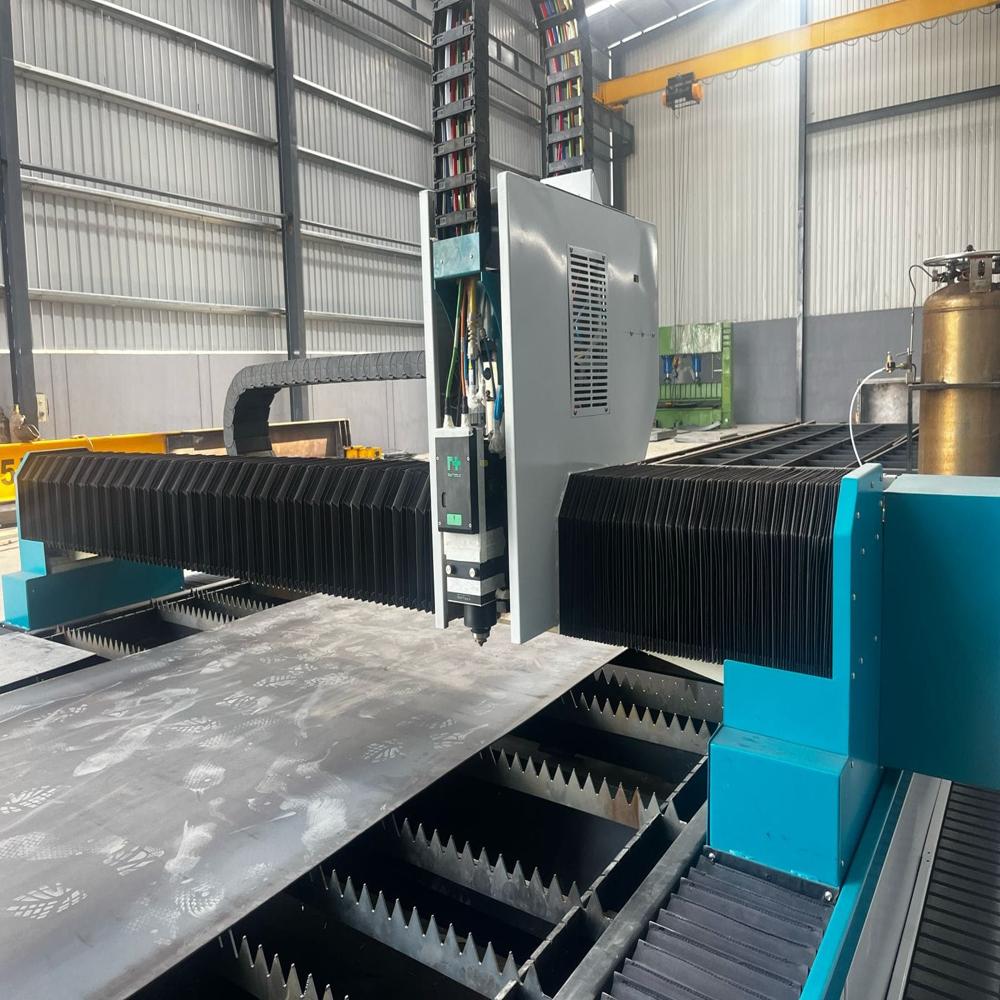 2 KW FIBER LASER CUTTING MACHINE