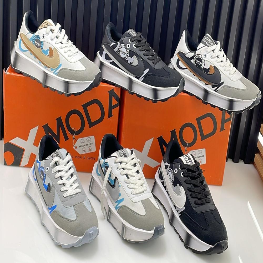 Sports Shoes - Color: Multicolour