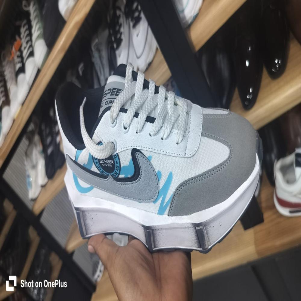 SPORTS SHOES
