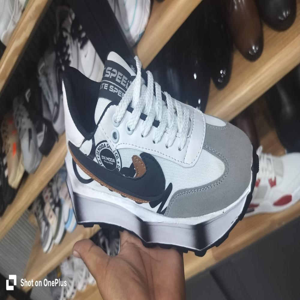SPORTS SHOES