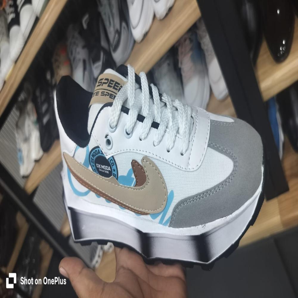 SPORTS SHOES