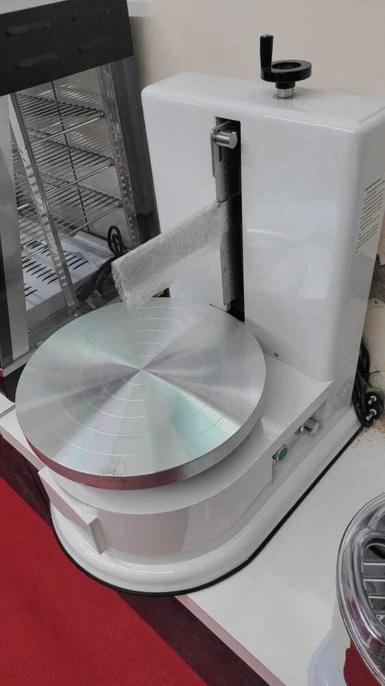 Cake Icing Machine - Automatic Grade: Semi Automatic