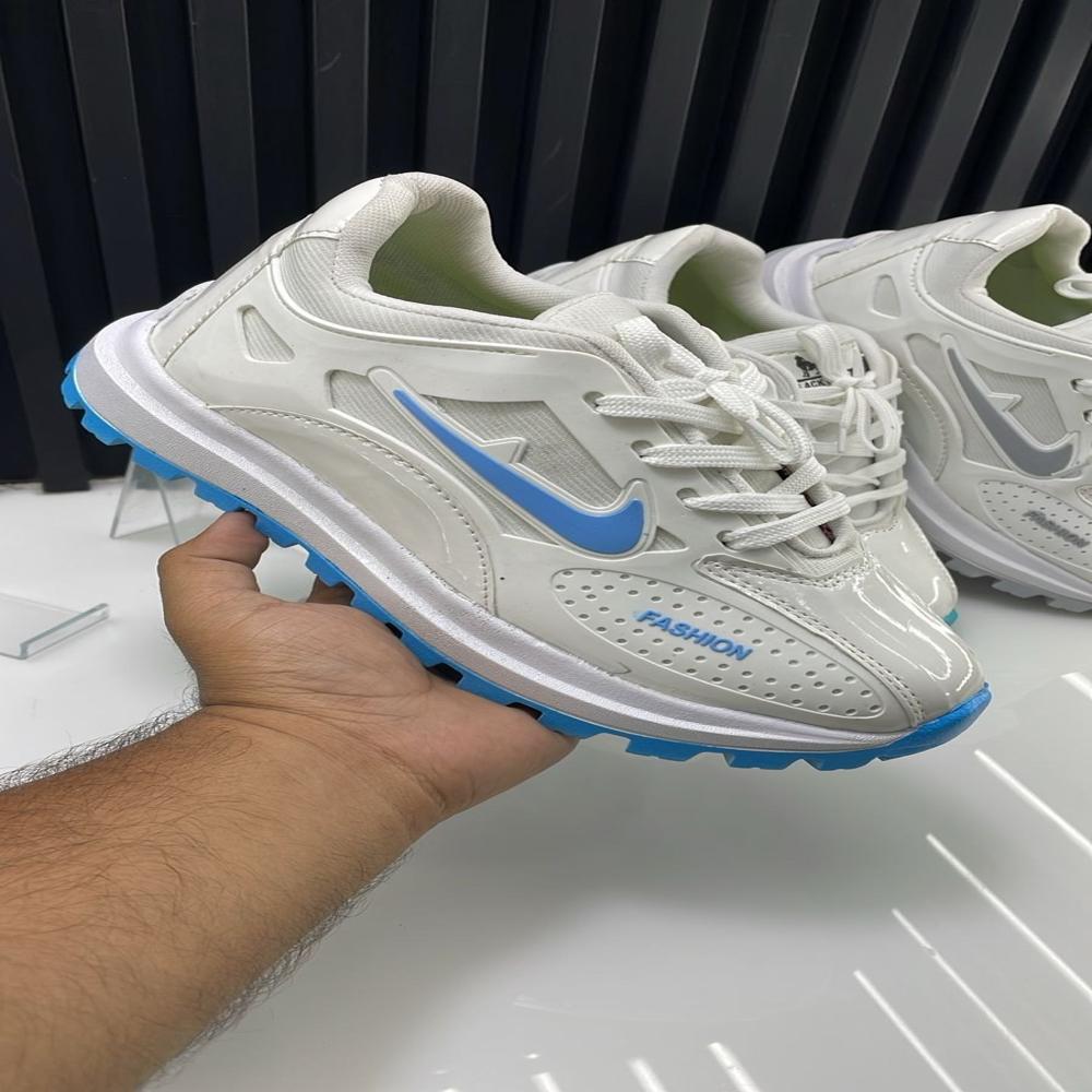 SPORTS SHOES 