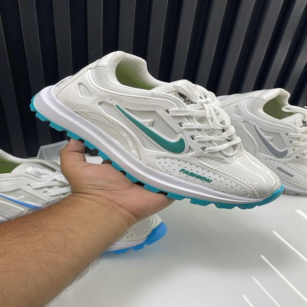 SPORTS SHOES 