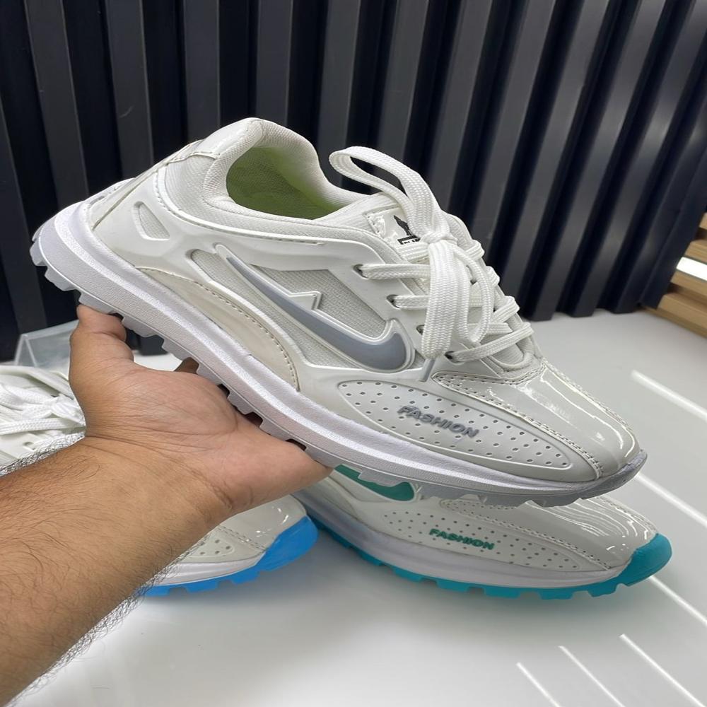 SPORTS SHOES 