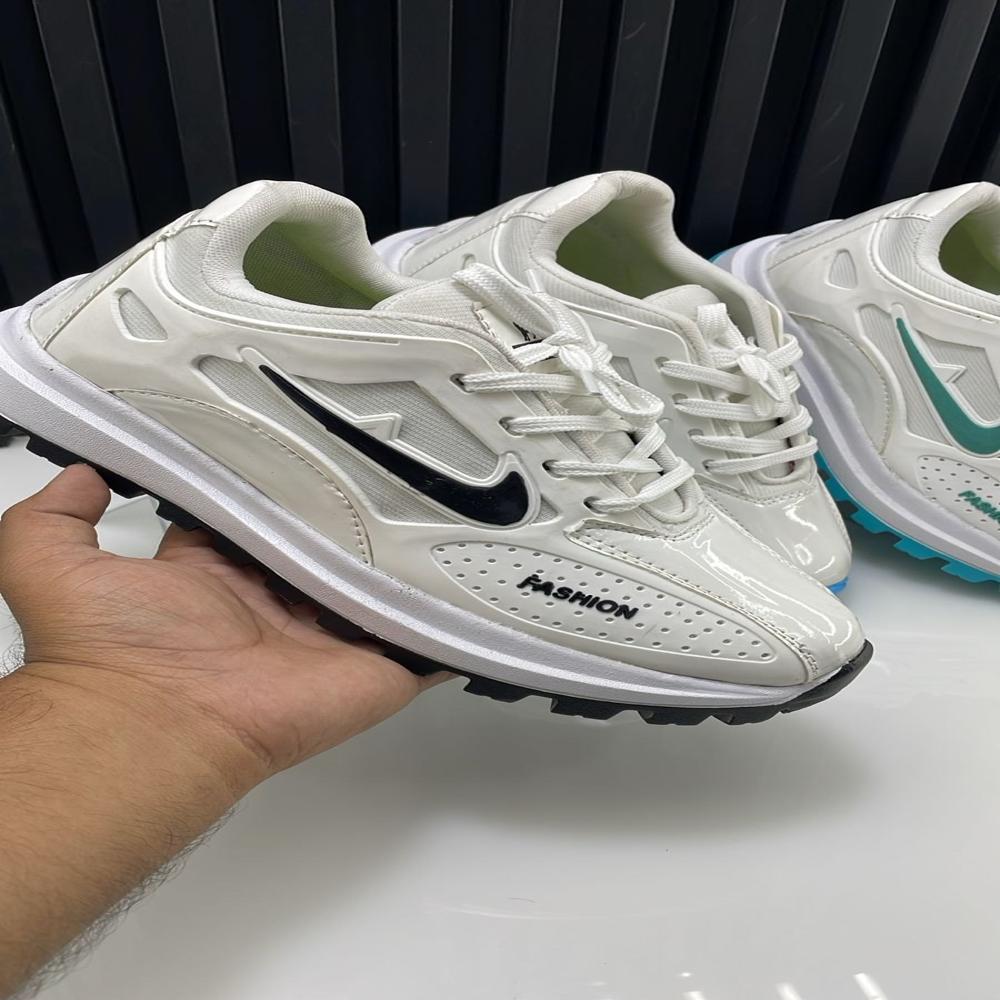 SPORTS SHOES 