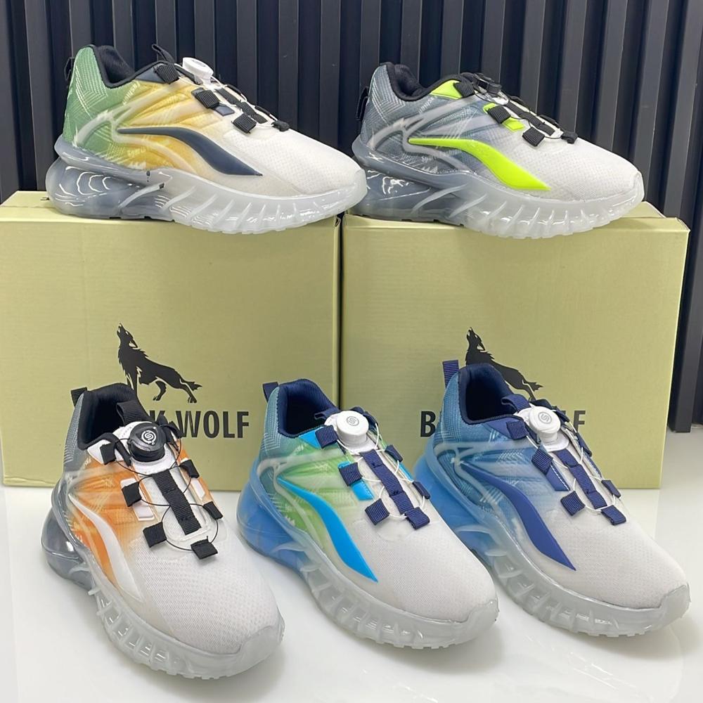 Sports Shoes - Color: Multicolour