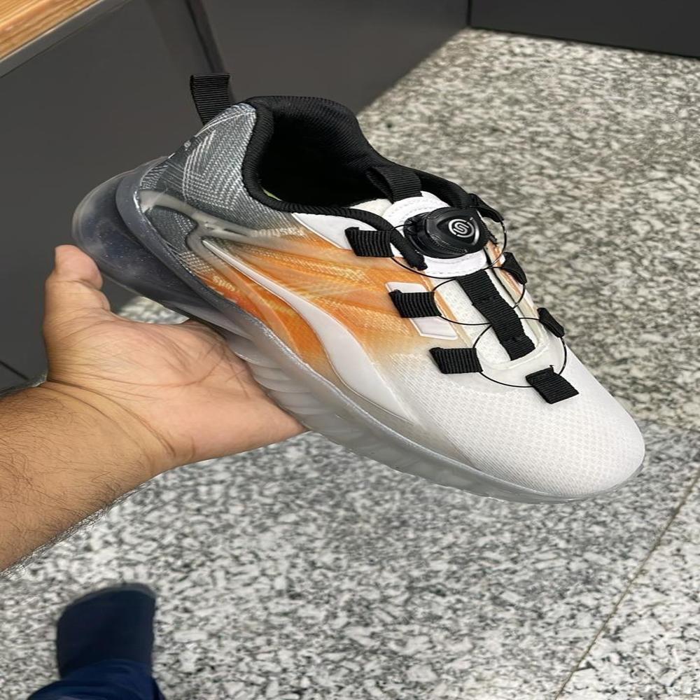 SPORTS SHOES 