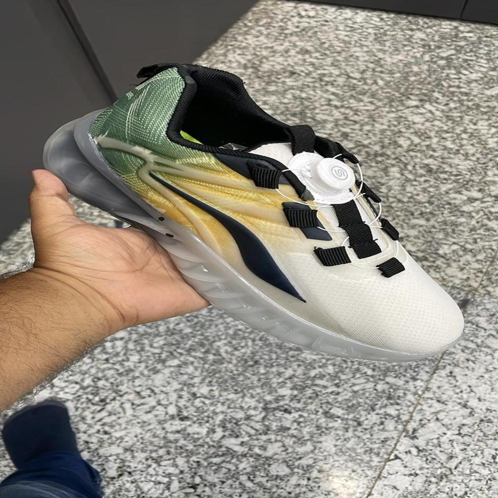 SPORTS SHOES 
