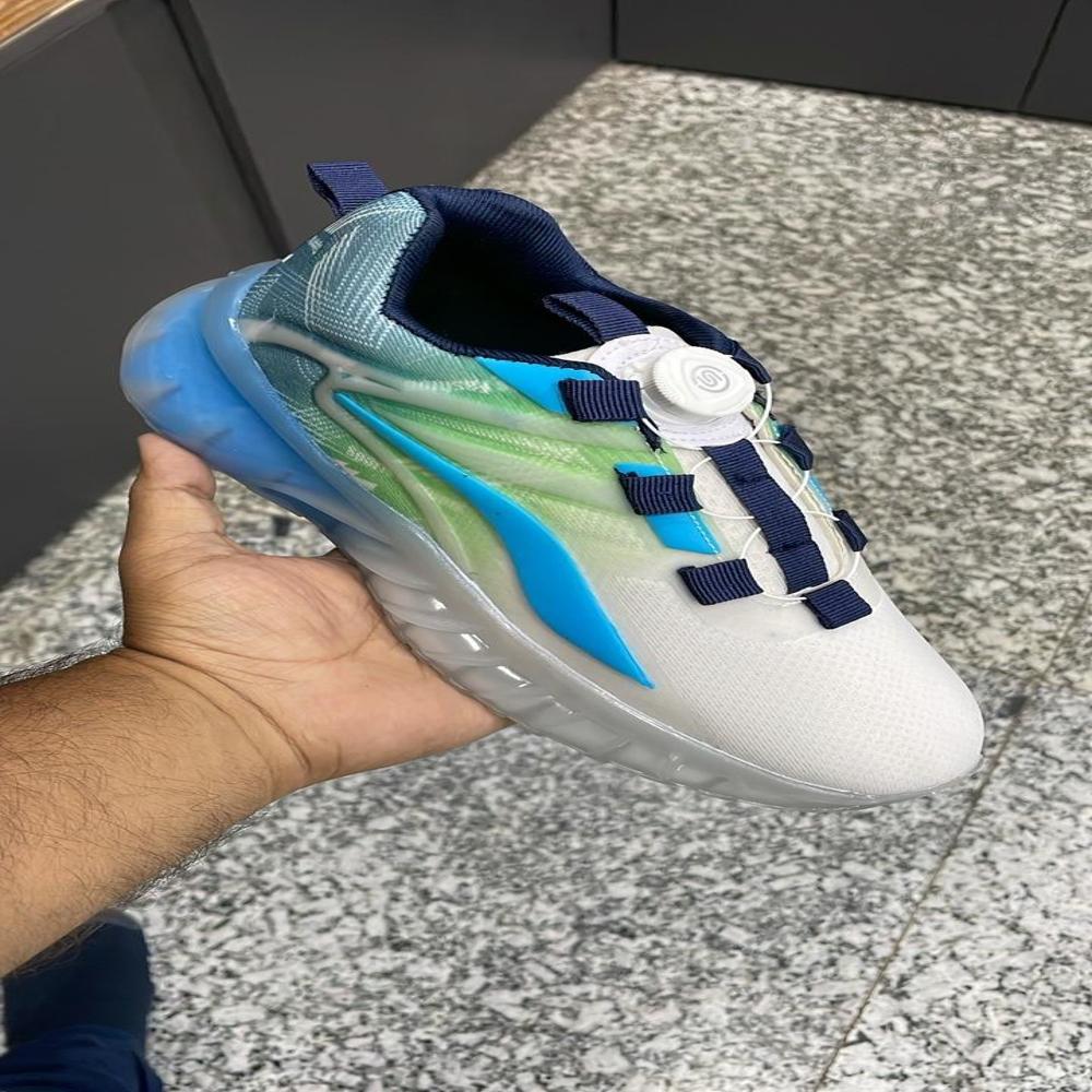 SPORTS SHOES 
