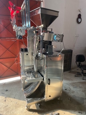 Naphthalene ball packing machine