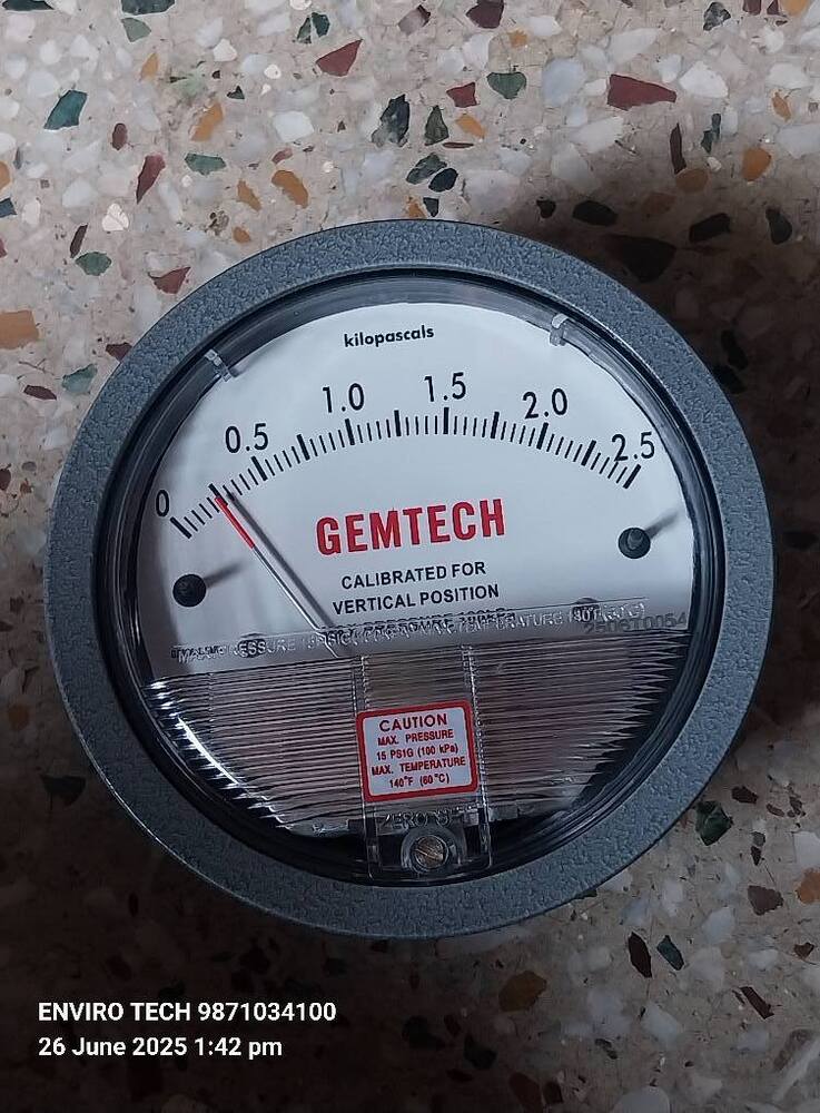 GEMTECH Differential Pressure Gauge - 1/8 NPT - 4 Inch Dial