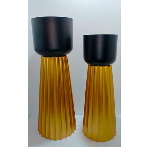 Planter Set Of 2 In Iron - High-quality Iron, Elegant Gold And Black Color, Plain Painted Surface Finish | Modern Home Dcor Accents