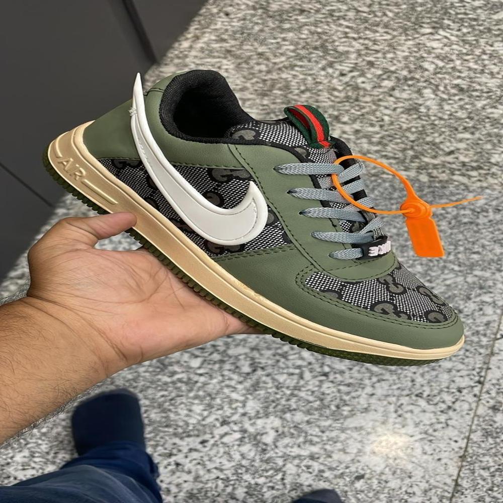 SPORTS SHOES 
