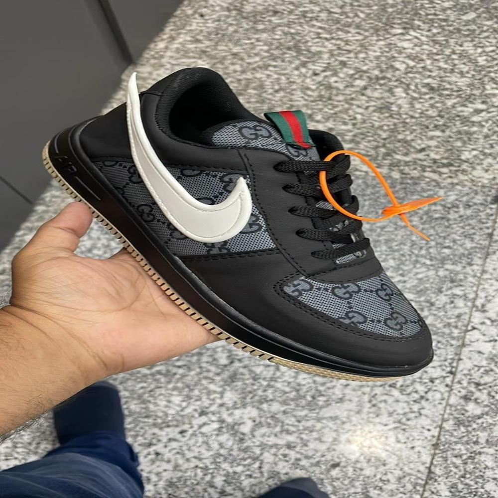 SPORTS SHOES 