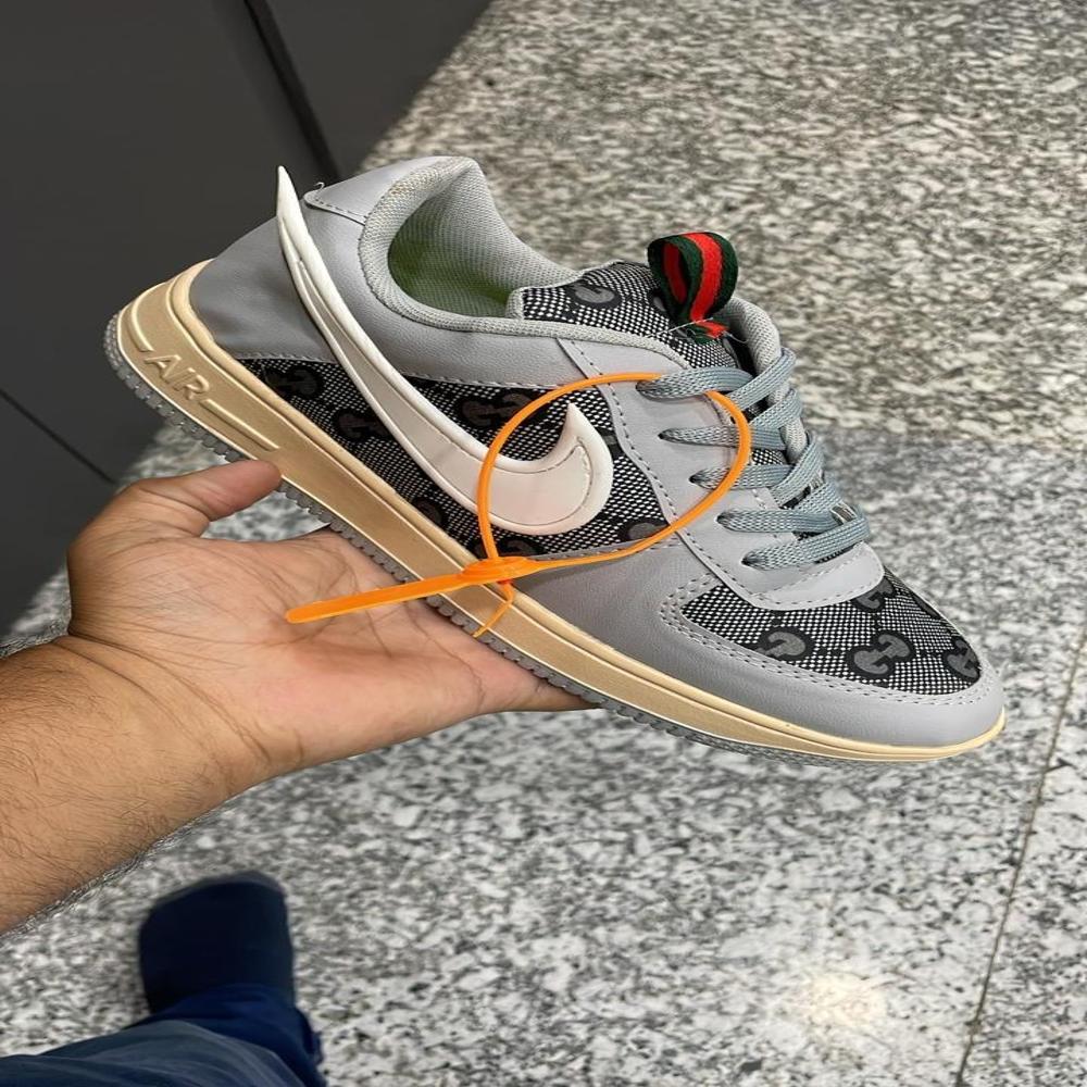 SPORTS SHOES 