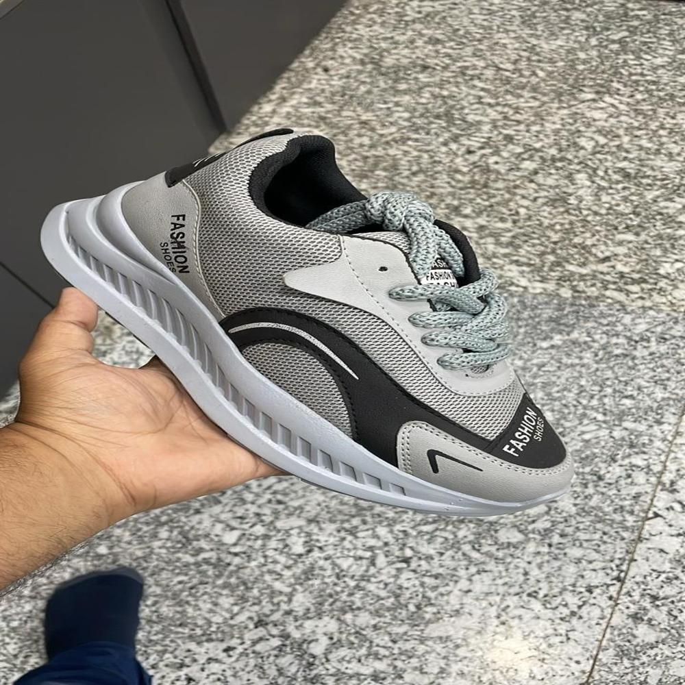 SPORTS SHOES 