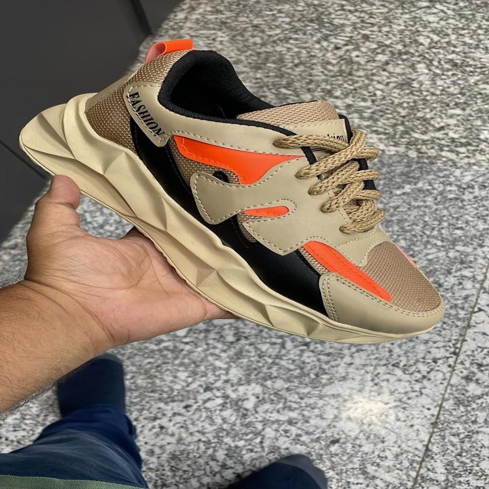 SPORTS SHOES 