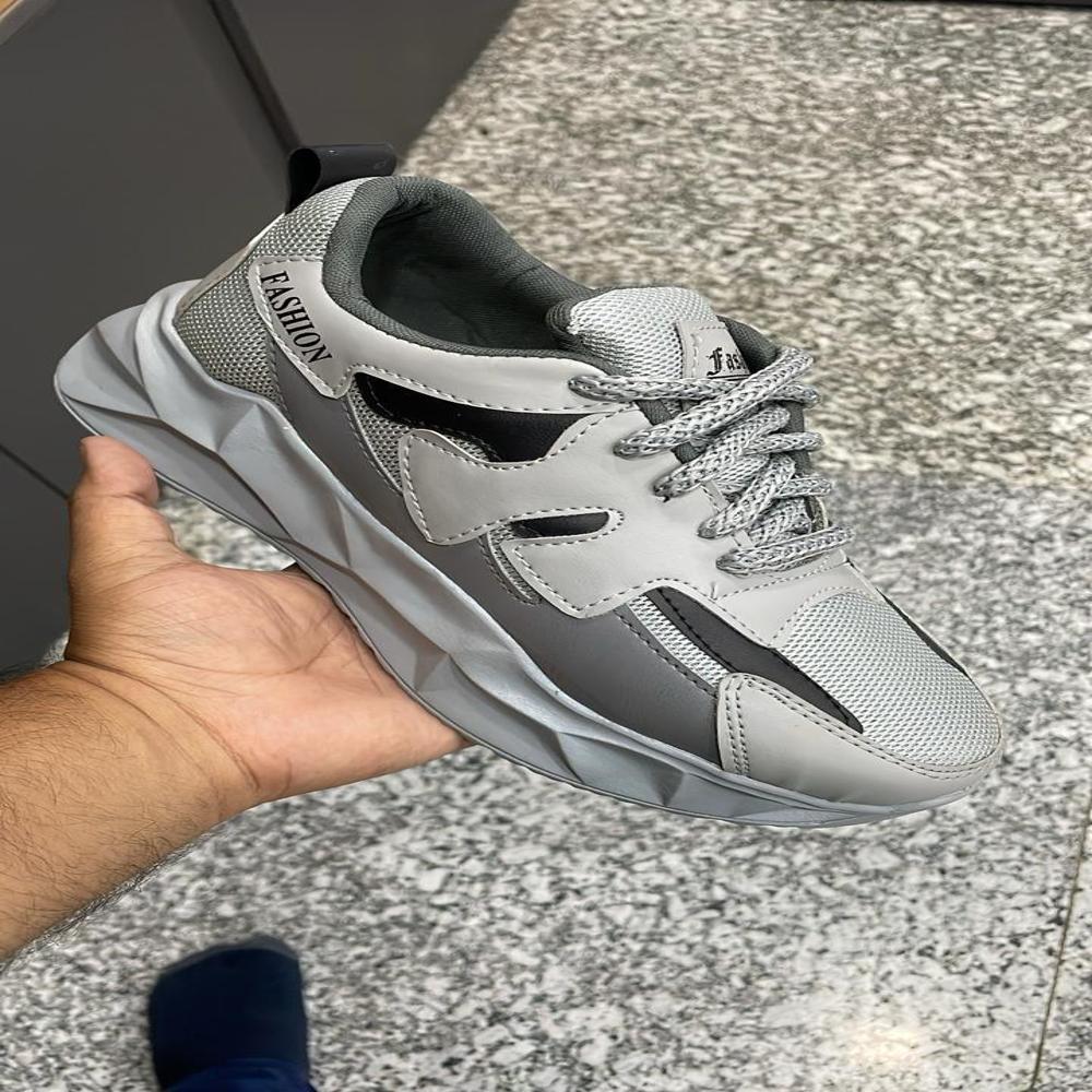 SPORTS SHOES 