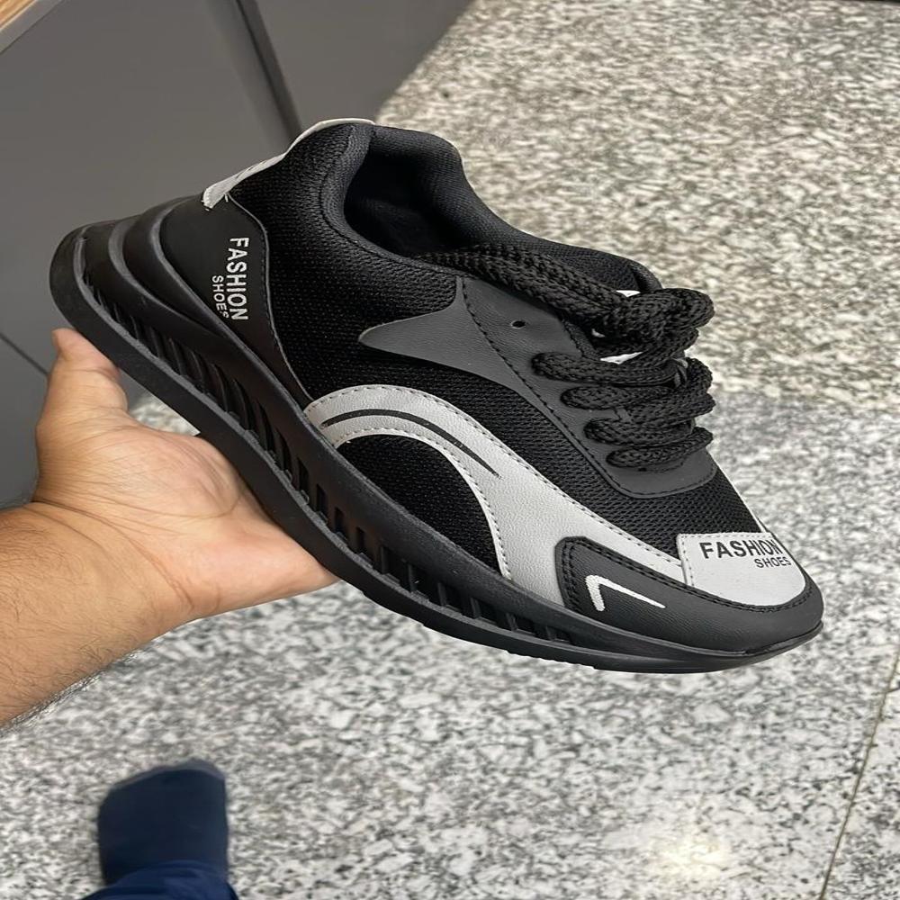 SPORTS SHOES 