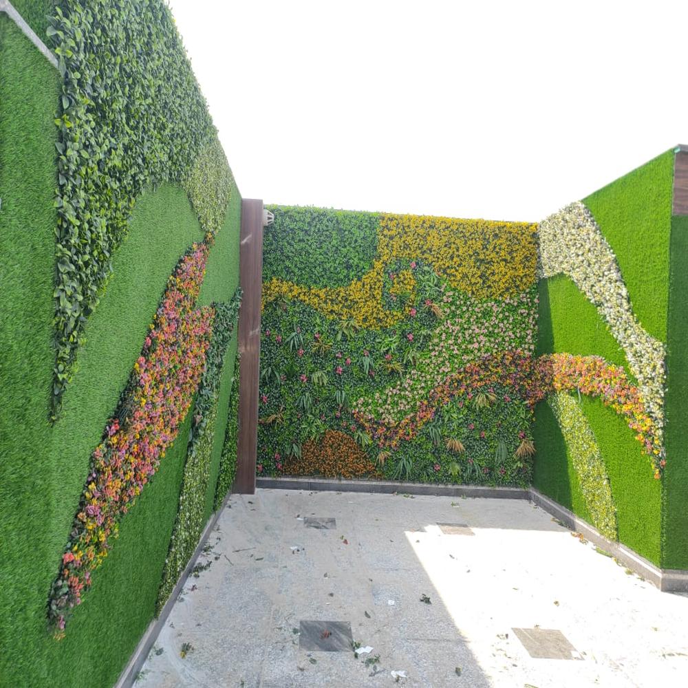 Residential Vertical Artificial Grass - Color: Green & Natural