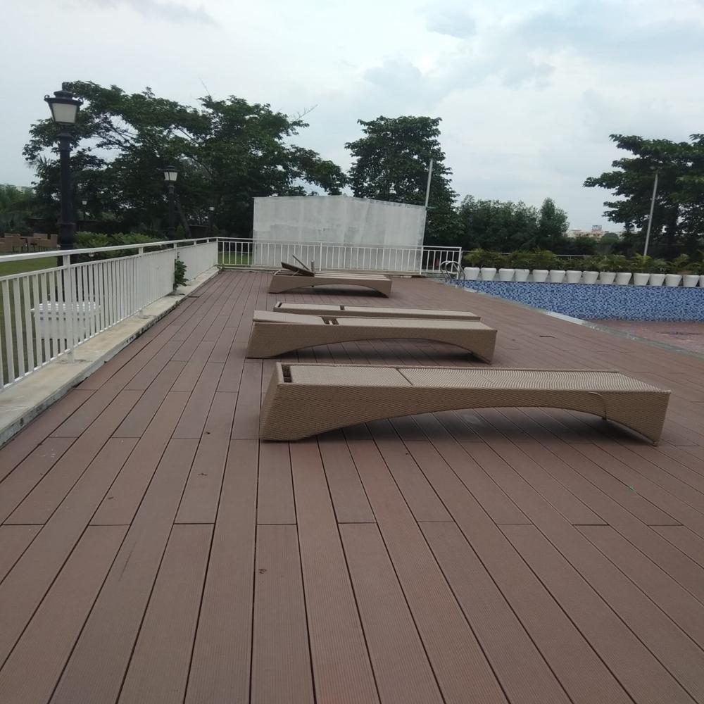 Outdoor Wpc Deck Flooring - Thickness >25 Mm, Coverage Area 5.66 Sqft, Matt Wood Look Finish , Ideal For Walls And Facades