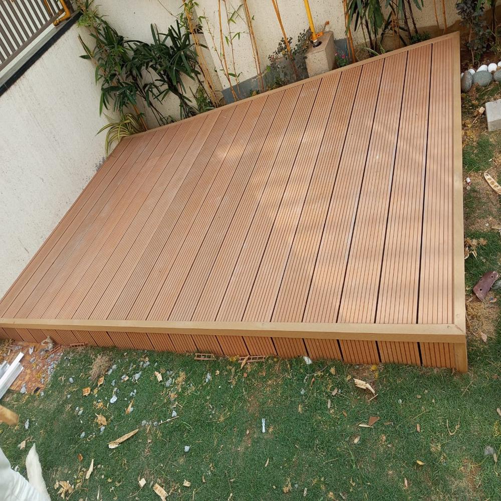 Outdoor Wpc Deck Flooring - Thickness >25 Mm, Coverage Area 5.66 Sqft, Matt Wood Look Finish , Ideal For Walls And Facades