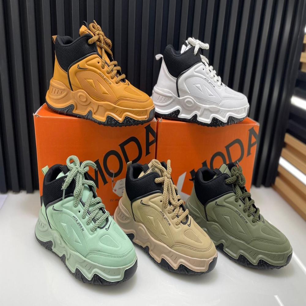 SPORTS SHOES 
