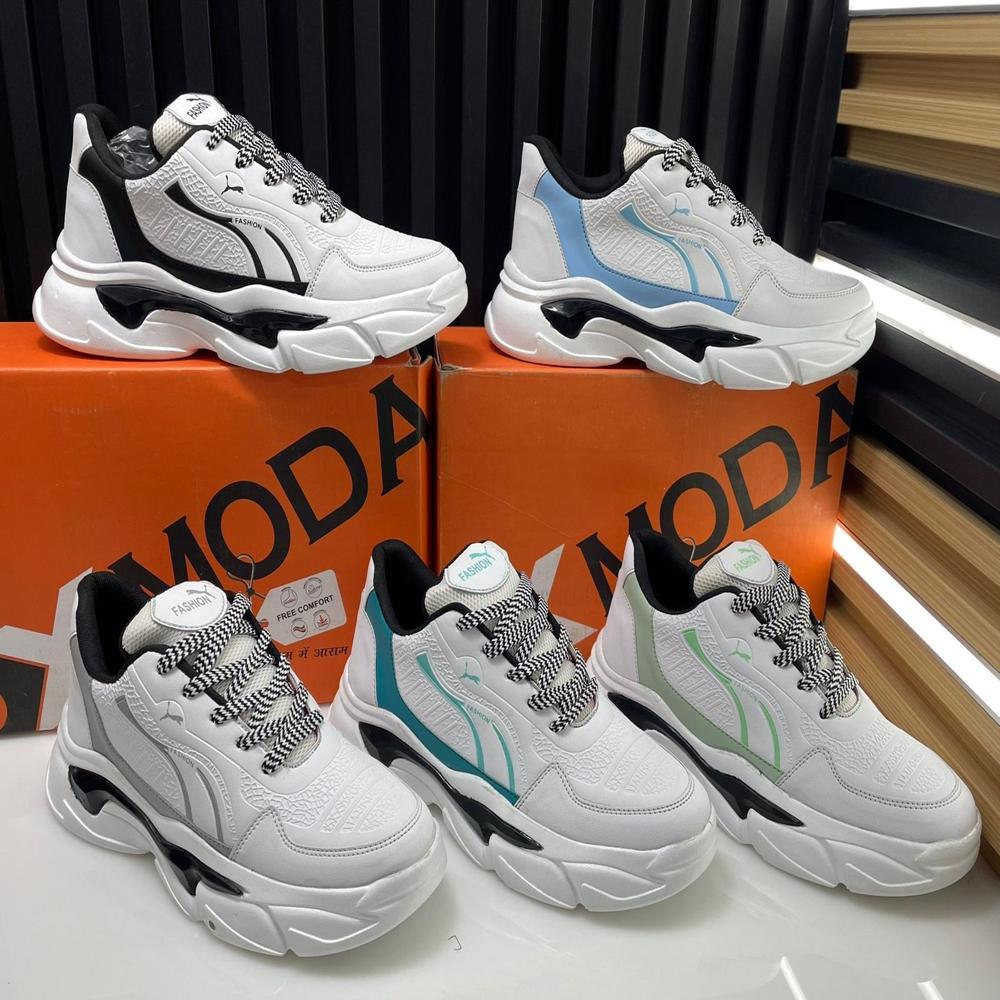 SPORTS SHOES 
