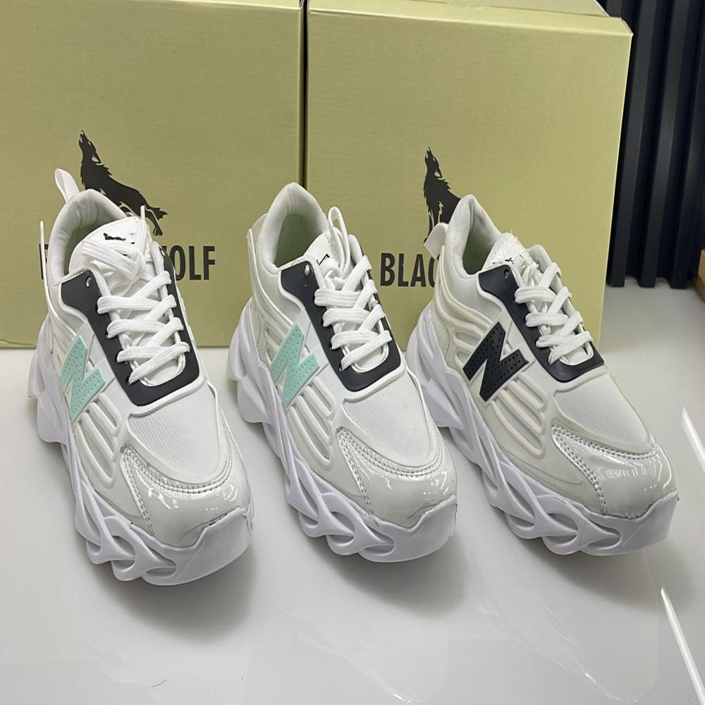 SPORTS SHOES 