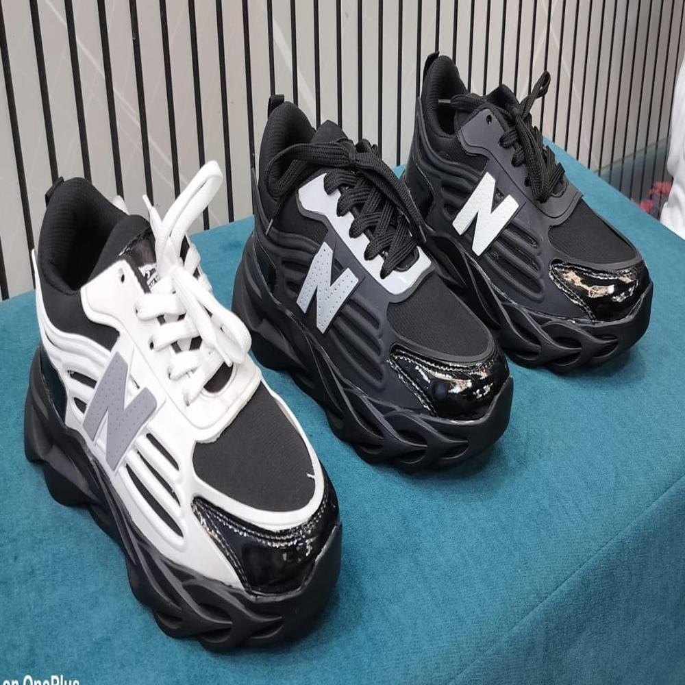 SPORTS SHOES 