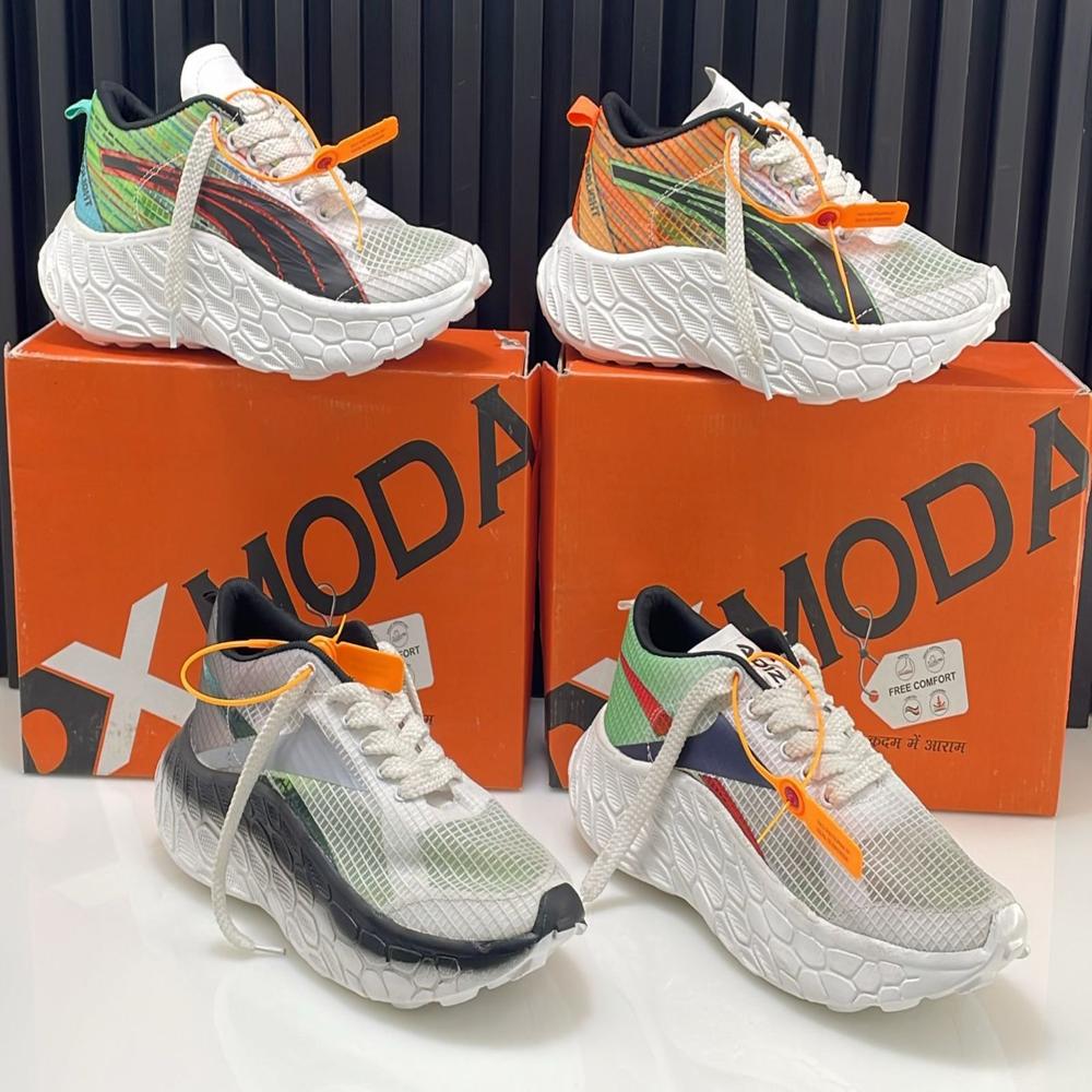 SPORTS SHOES 