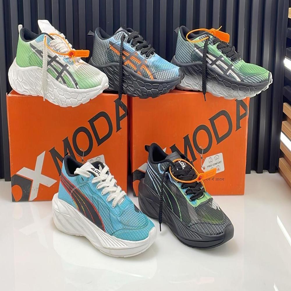 SPORTS SHOES 