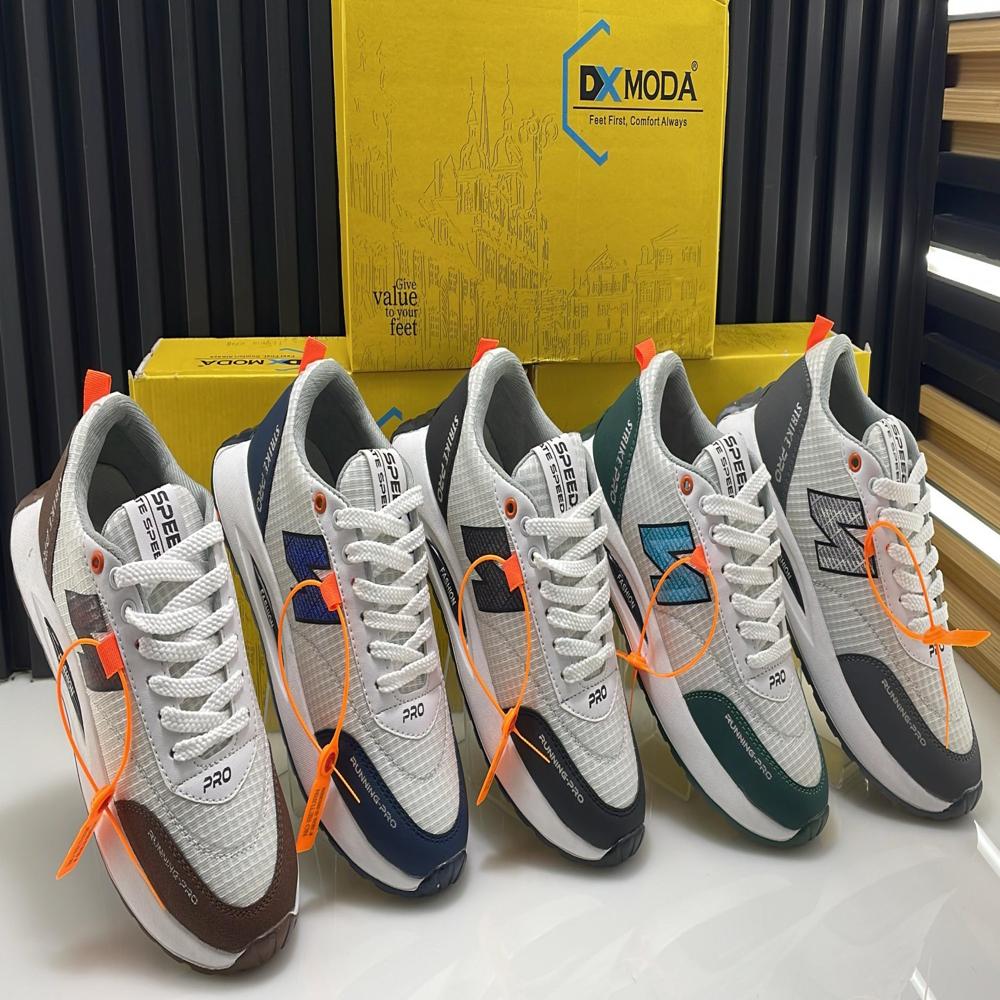 SPORTS SHOES 