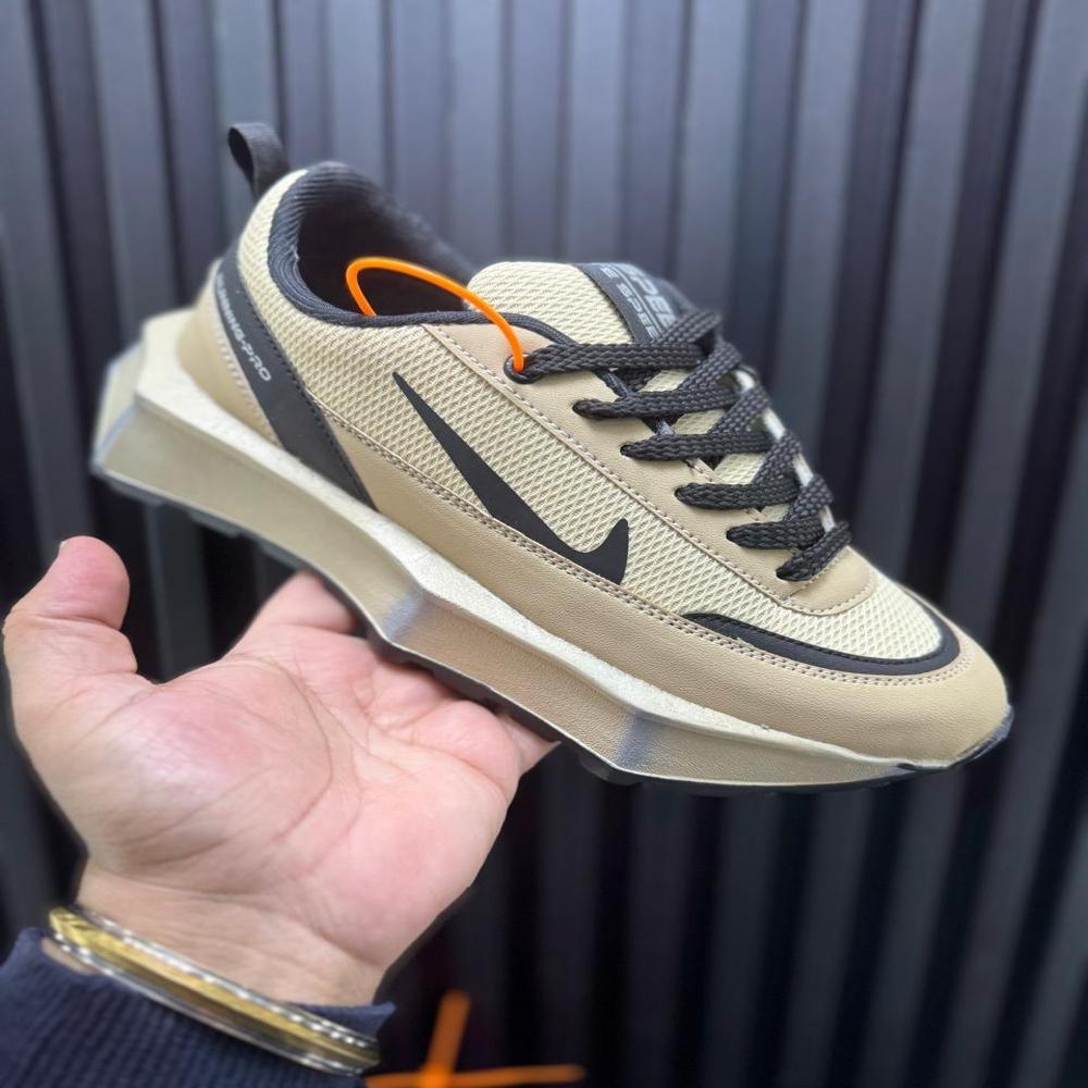 SPORTS SHOES 