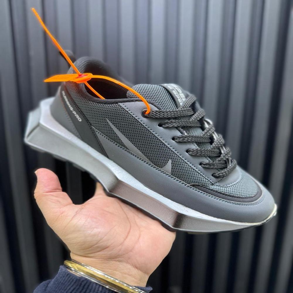 SPORTS SHOES 