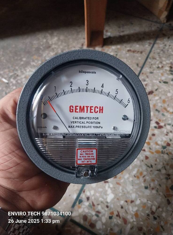 GEMTECH Differential Pressure Gauge 1/8 in. FNPT w/ 4 in. Dial